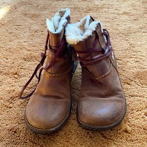 Ugg Caspia Boots